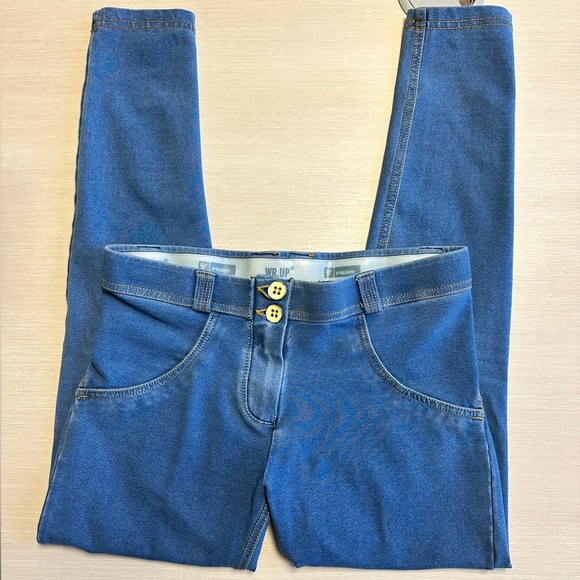 Freddy WR.UP Denim Legging Petite Mid Rise Light Blue Yellow Stitching XS - Picture 4 of 6